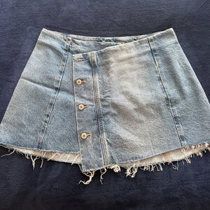 American Eagle- Light Wash Denim Button-Front Mini Skirt